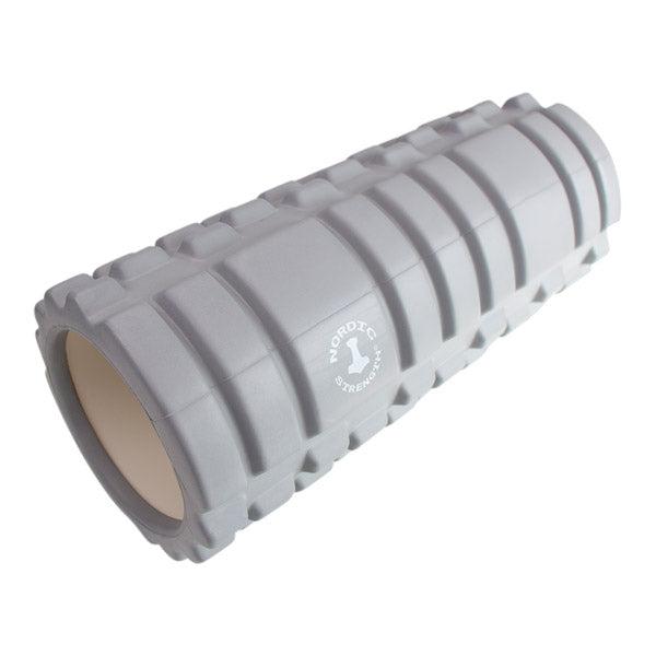 Grå Nordic Strength foam roller på 33 cm med triggerpunkt-mønster
